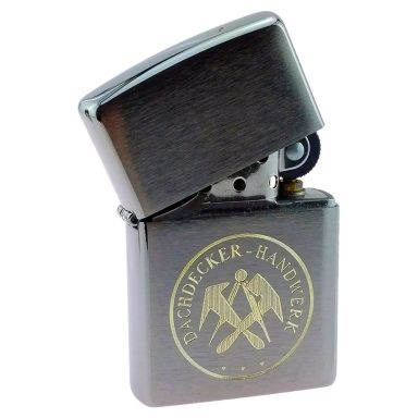 Zippo chrom-gebürstet mit Dachdecker-Gravur Zippo chrom-gebürstet mit Dachdecker-Gravur